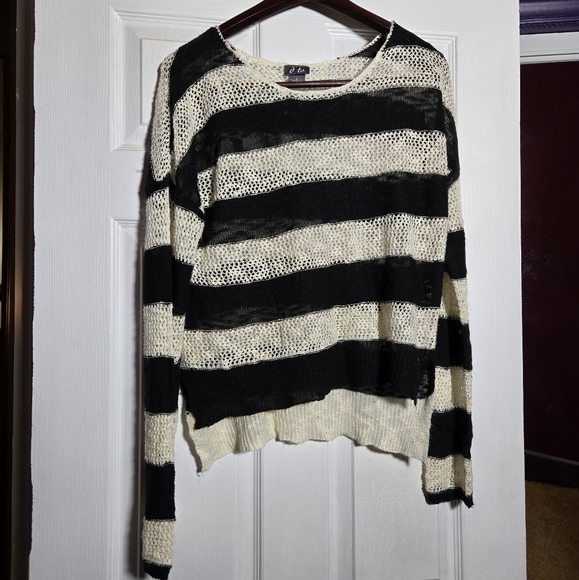 Dots Crochet Sweater - Picture 7 of 7